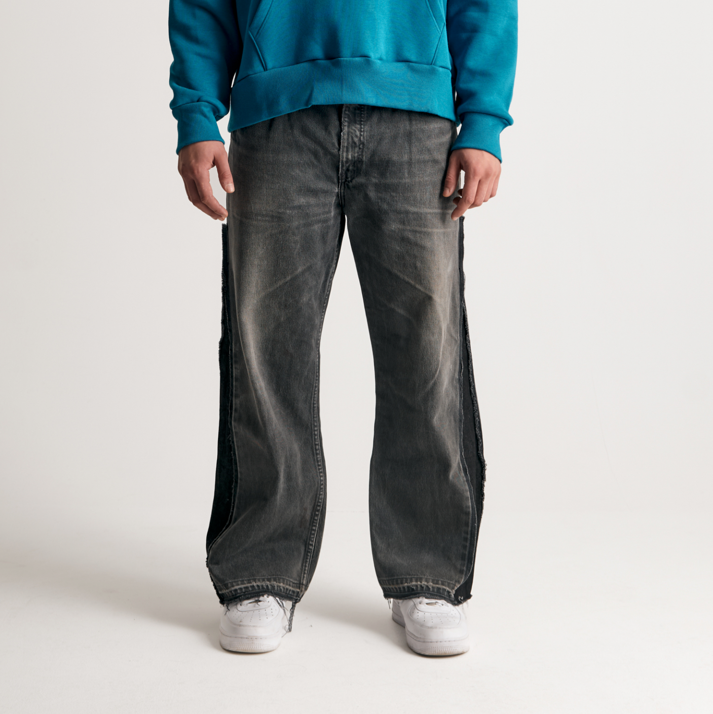 FRAYED PANTS