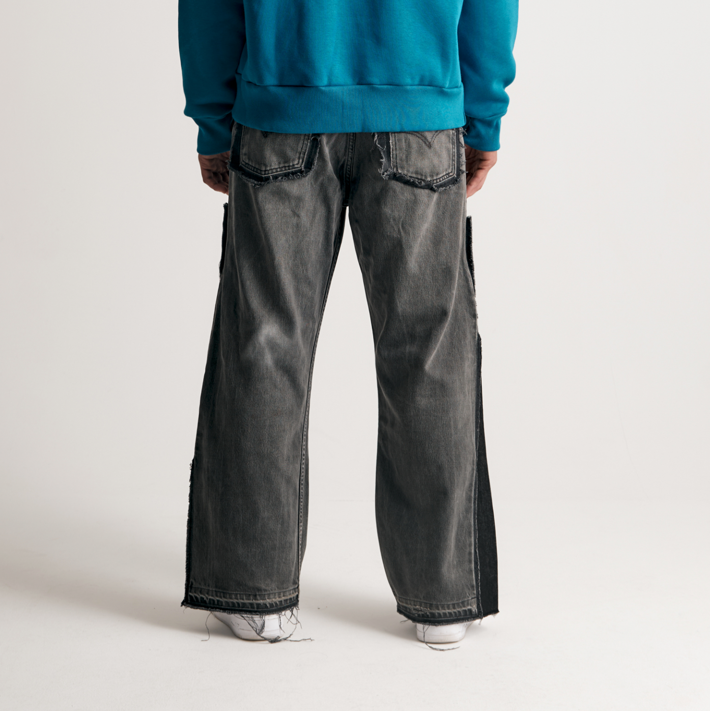 FRAYED PANTS